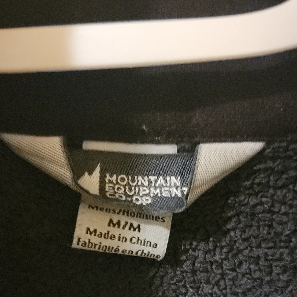 Vintage Mountain Equipment Co-op (MEC) Softshell Jacket – Excellent Condition - Picture 2 of 3